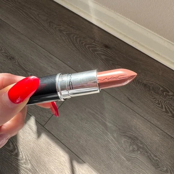 MAC Cosmetics Lustreglass Sheer-Shine Lipstick in Hug Me - Picture 2 of 6